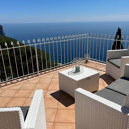 Regina Di - Vista Faraglioni