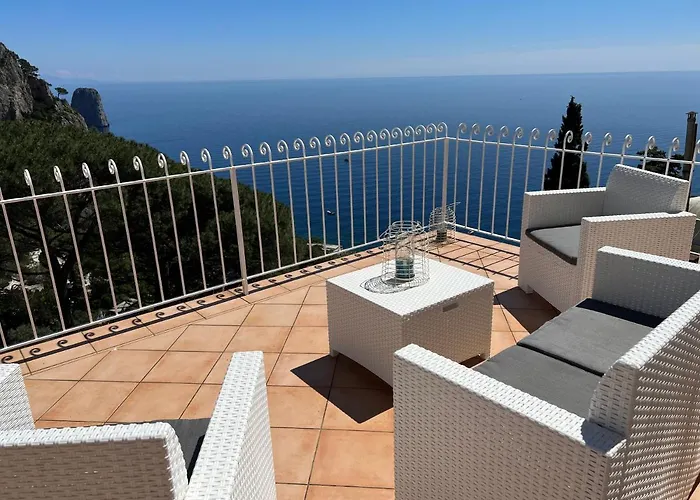 Regina Di - Vista Faraglioni