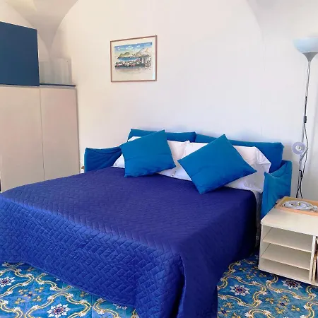 Regina Di - Vista Faraglioni Capri