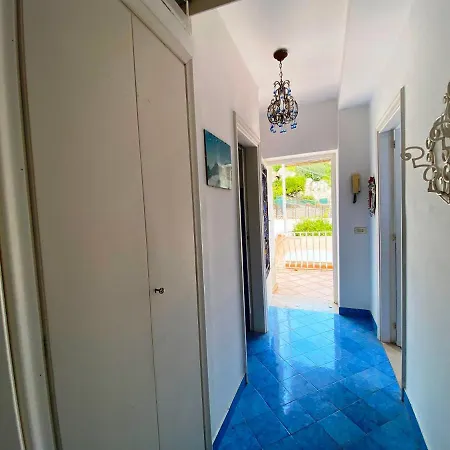 Regina Di - Vista Faraglioni Capri