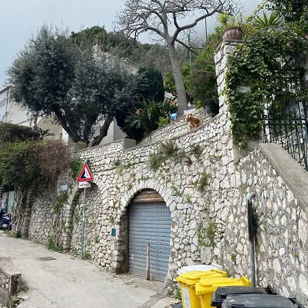 Regina Di - Vista Faraglioni Capri