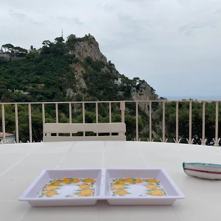 Regina Di - Vista Faraglioni * Capri