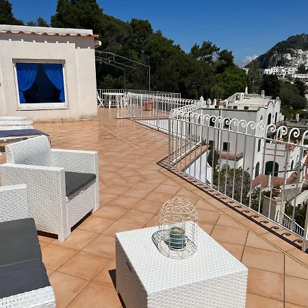 Regina Di - Vista Faraglioni Capri