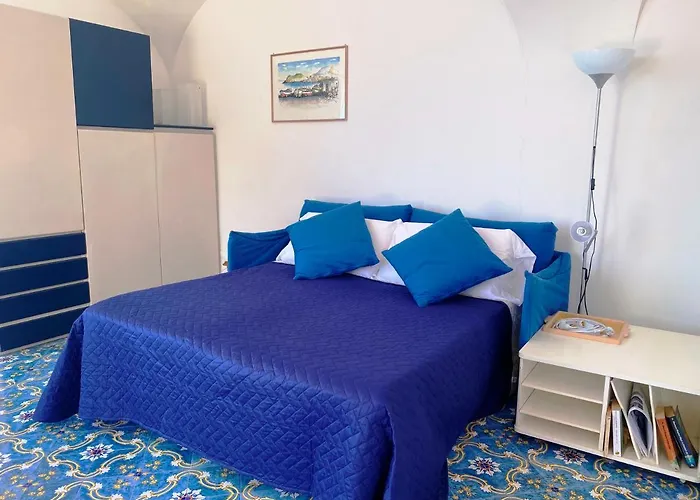 Regina Di - Vista Faraglioni Capri