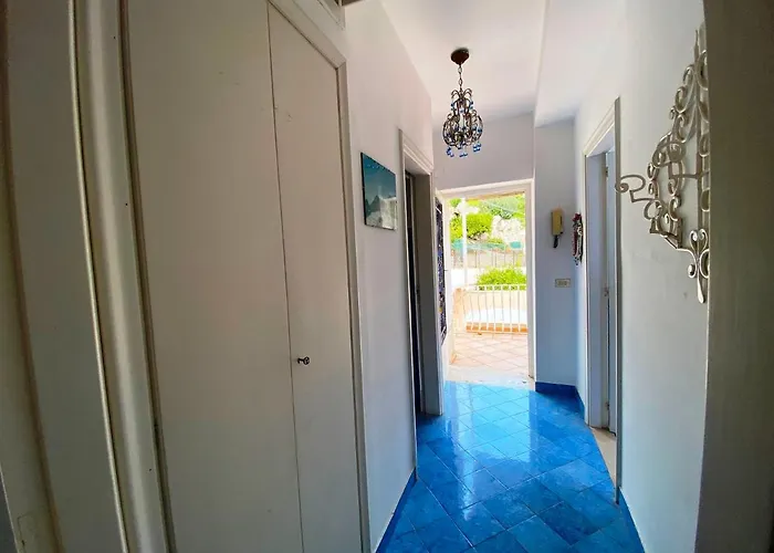 Regina Di - Vista Faraglioni Капри