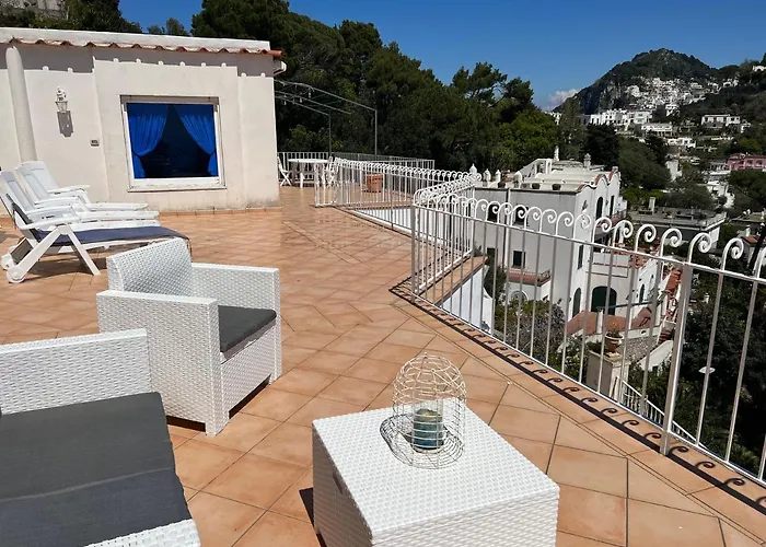 Regina Di - Vista Faraglioni Capri